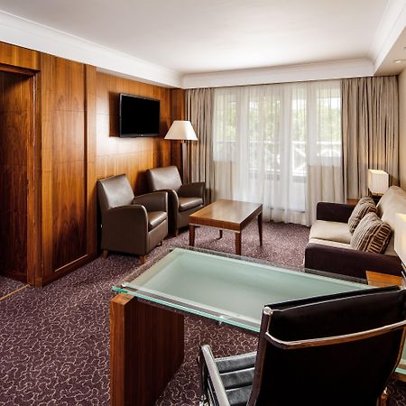 Отель Crowne Plaza Ридинг Экстерьер фото