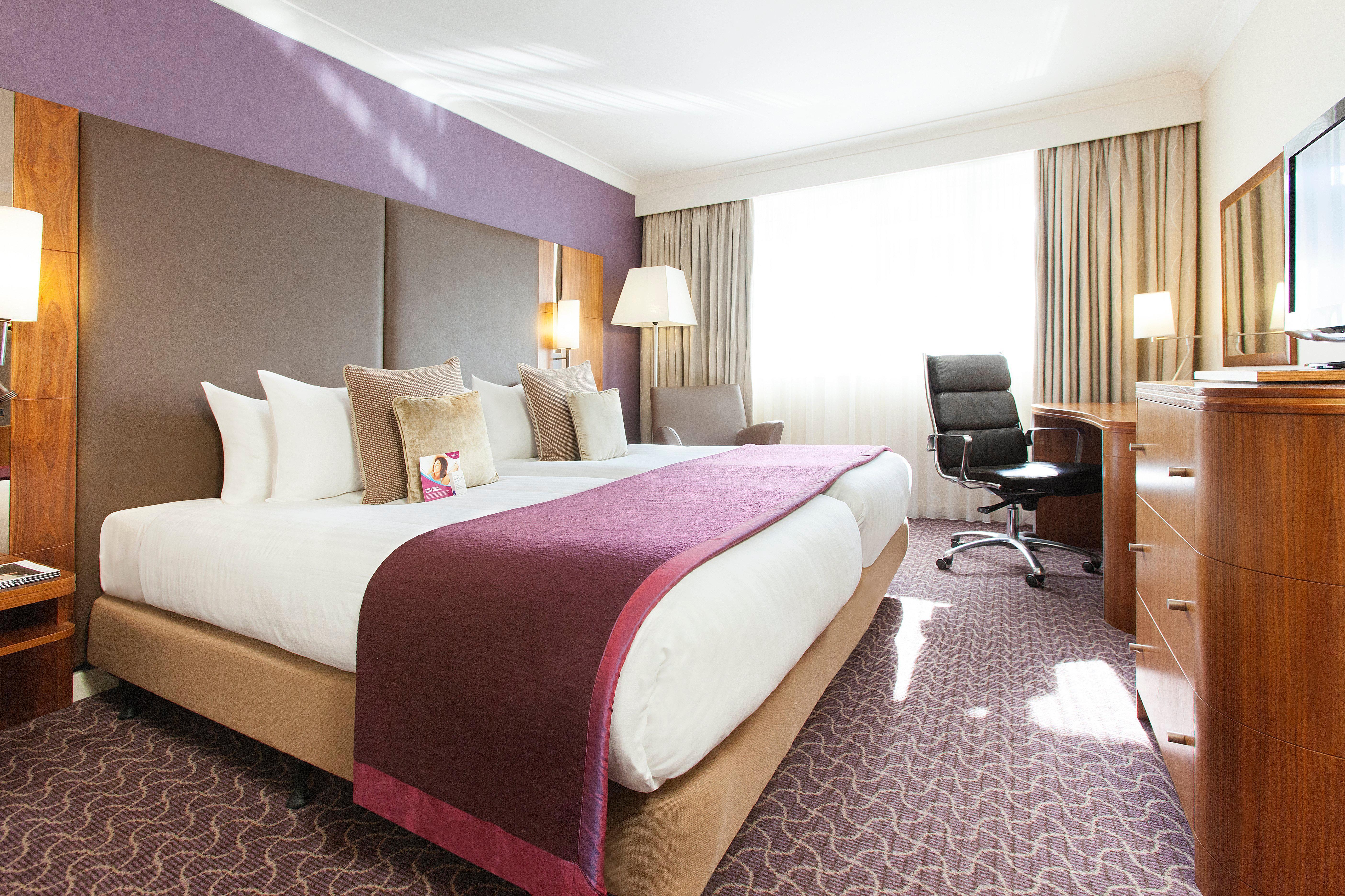 Отель Crowne Plaza Ридинг Экстерьер фото