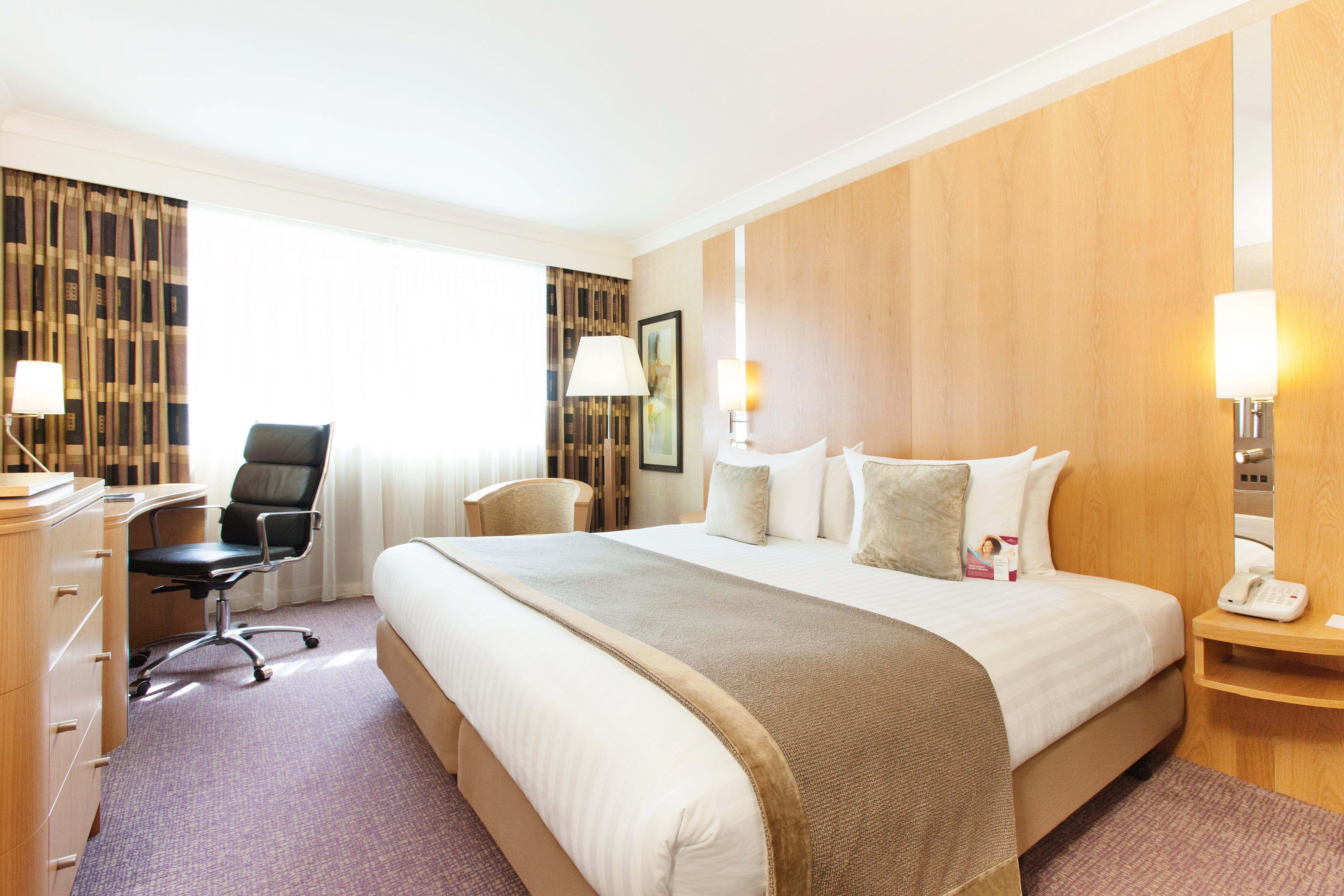 Отель Crowne Plaza Ридинг Экстерьер фото