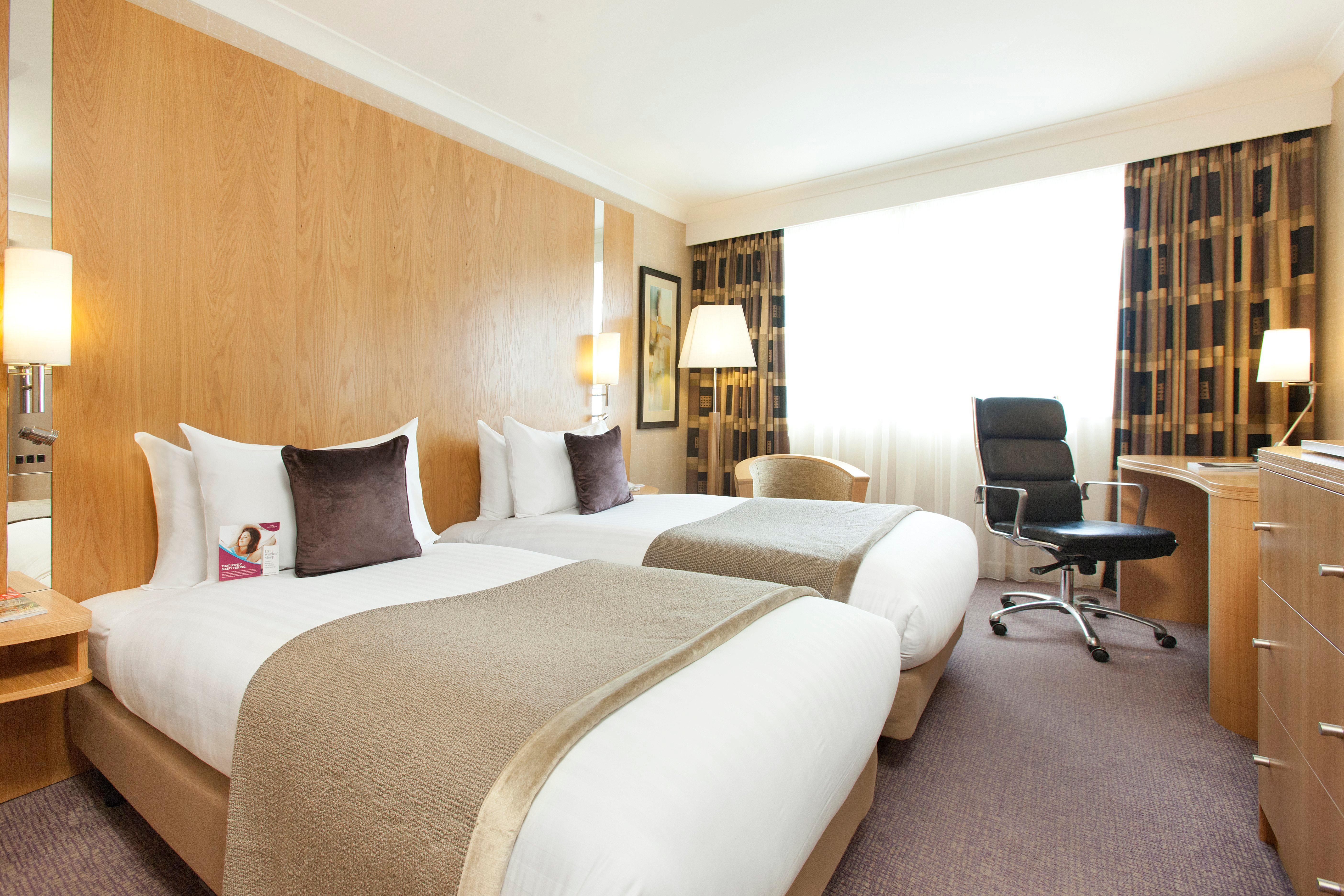 Отель Crowne Plaza Ридинг Экстерьер фото