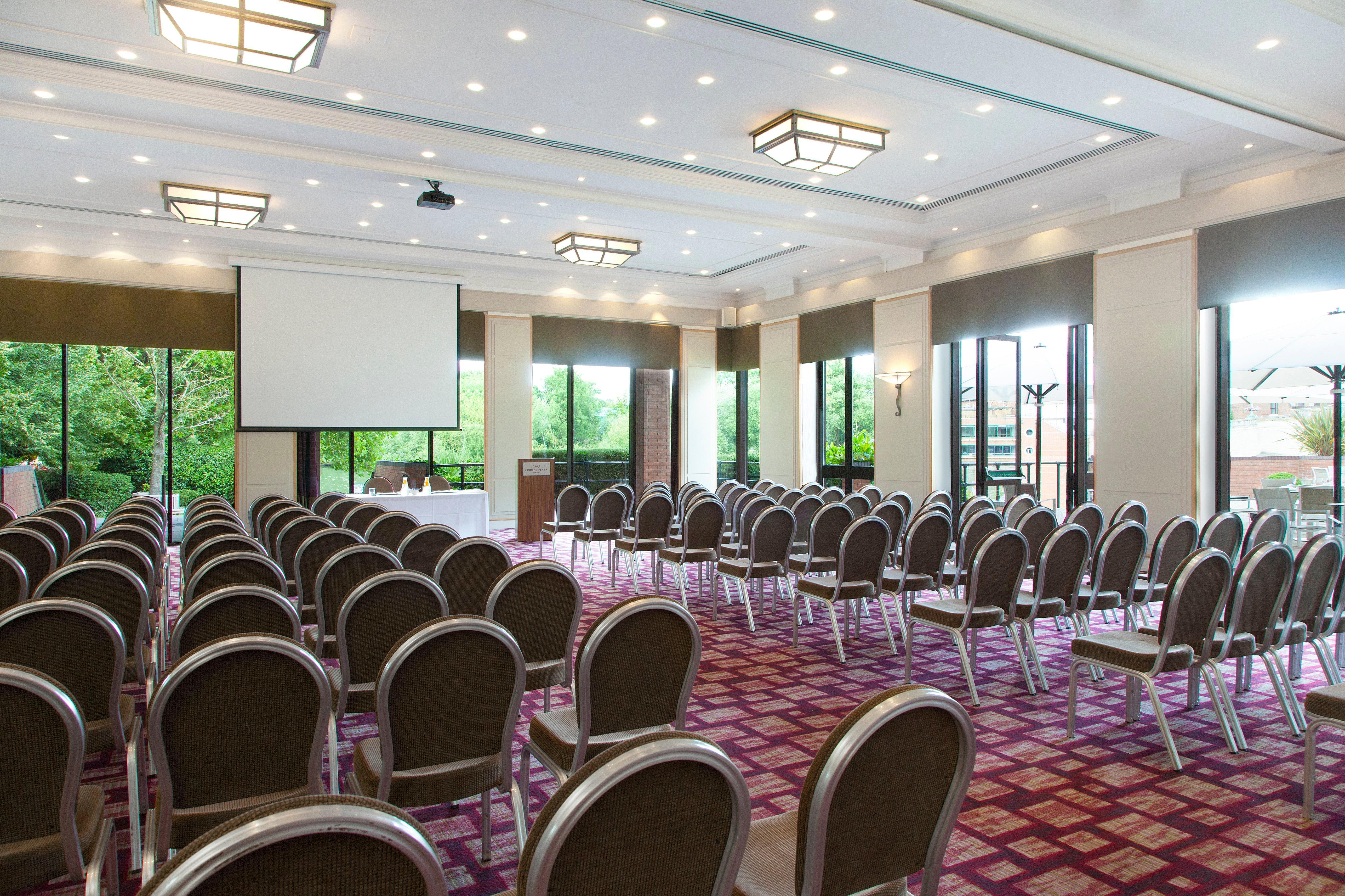 Отель Crowne Plaza Ридинг Экстерьер фото