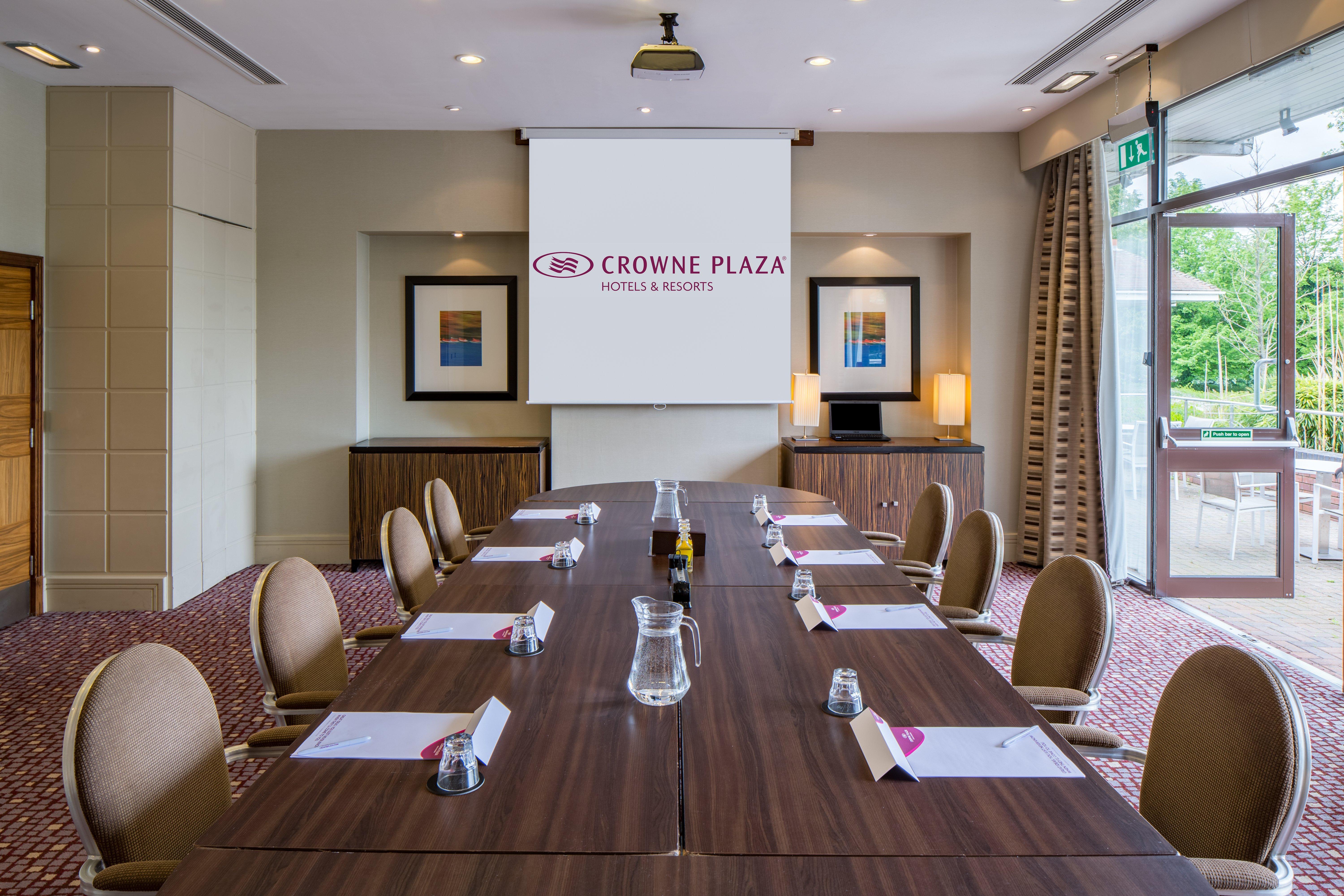 Отель Crowne Plaza Ридинг Экстерьер фото