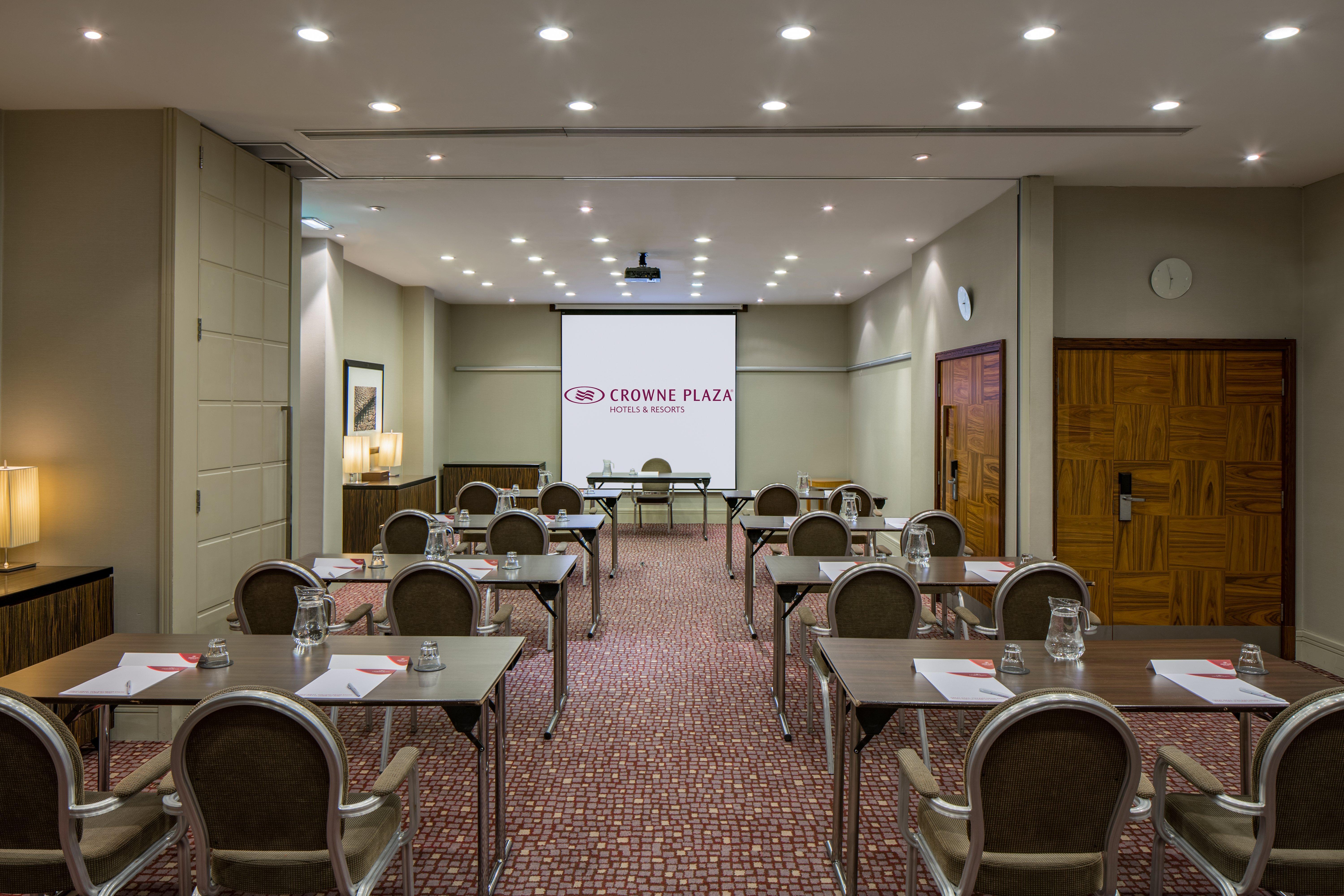 Отель Crowne Plaza Ридинг Экстерьер фото