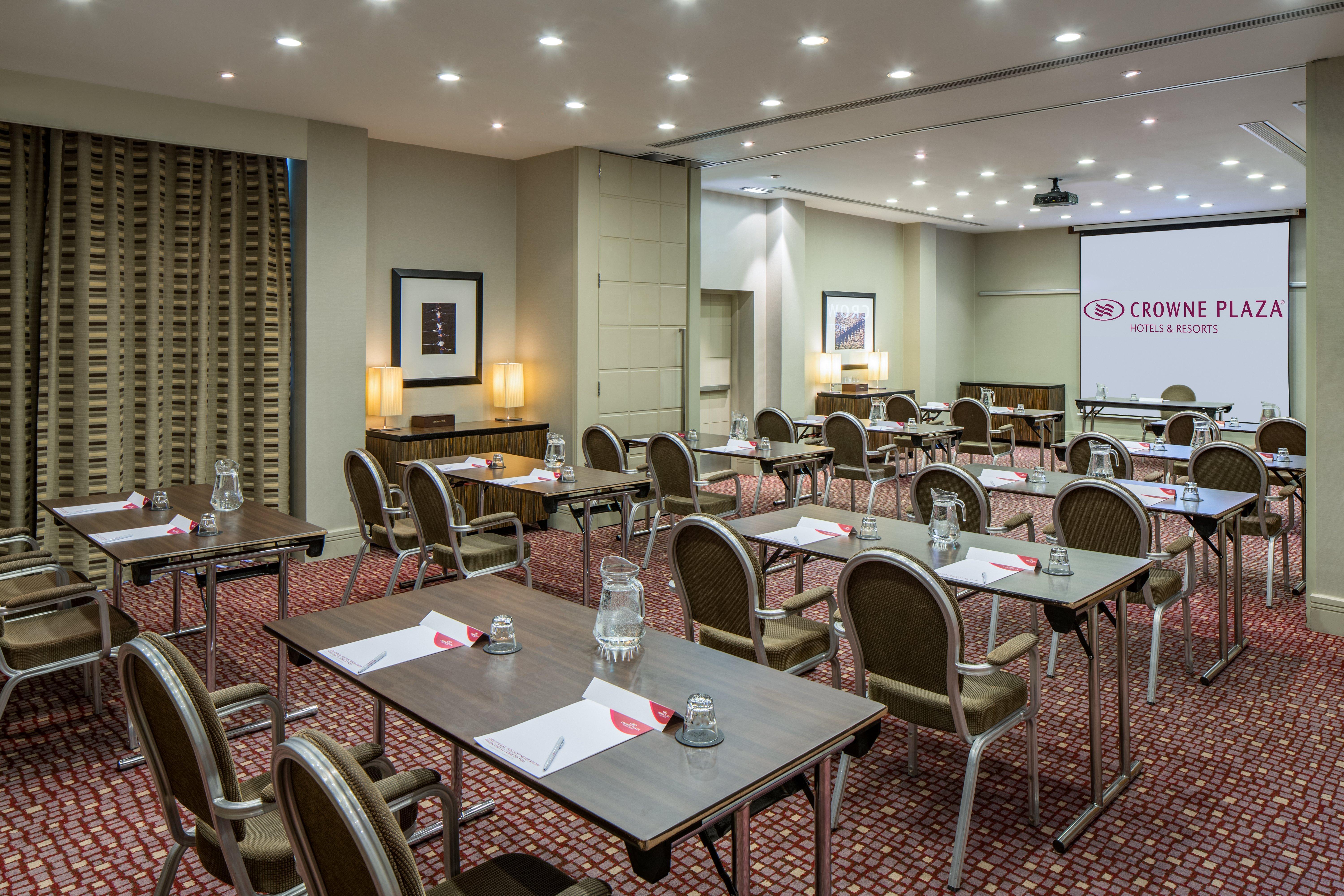 Отель Crowne Plaza Ридинг Экстерьер фото