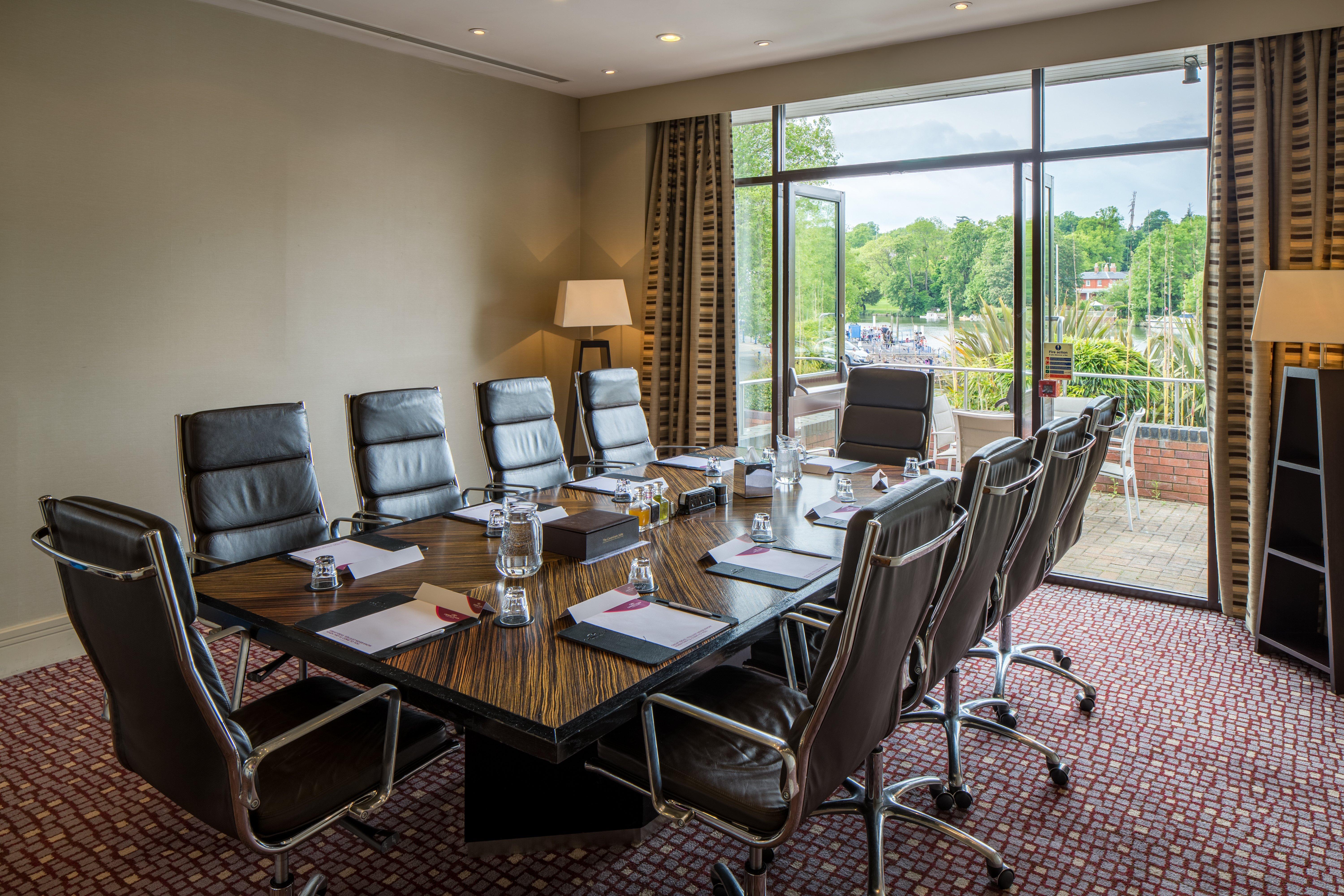Отель Crowne Plaza Ридинг Экстерьер фото