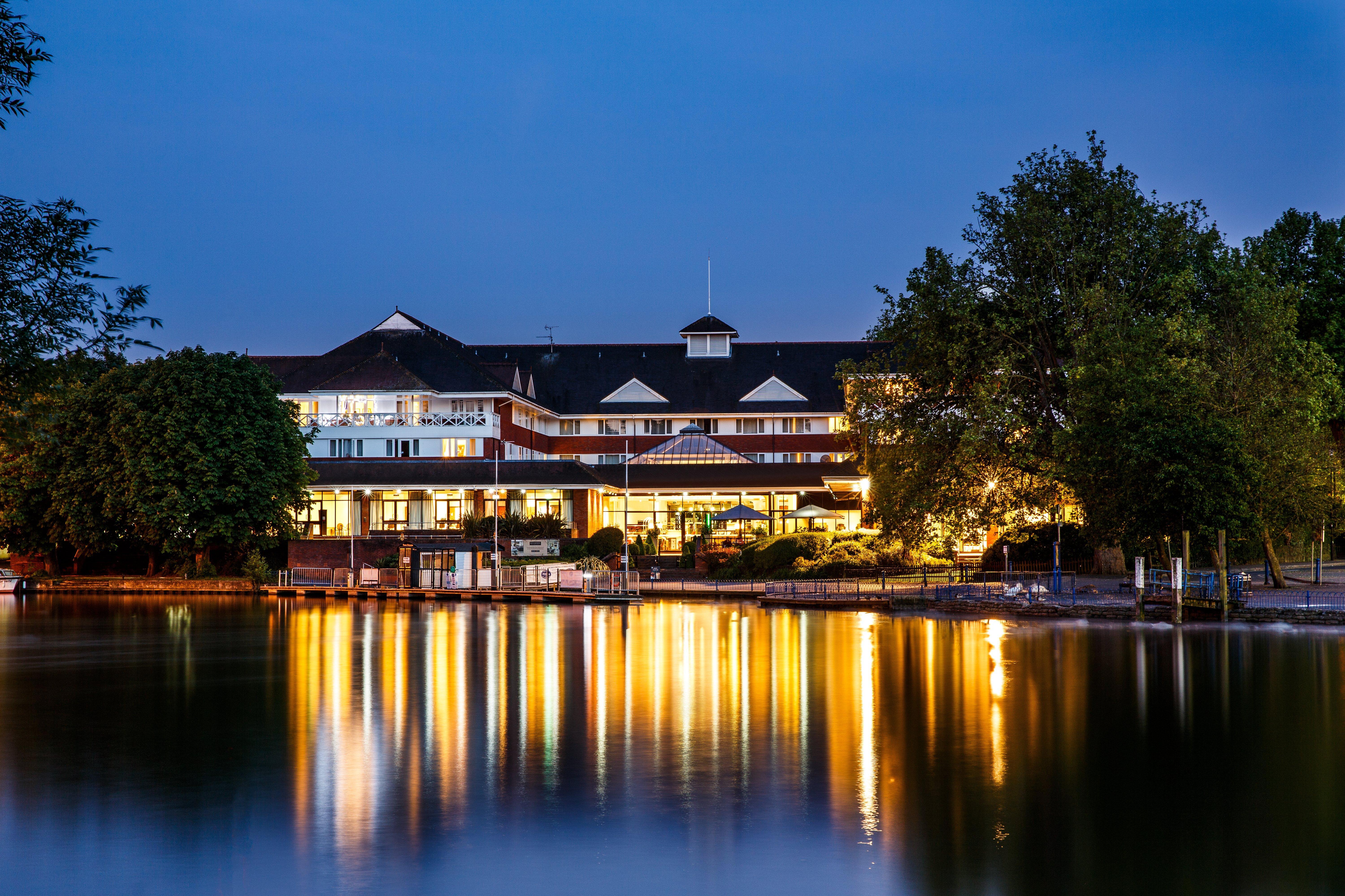 Отель Crowne Plaza Ридинг Экстерьер фото