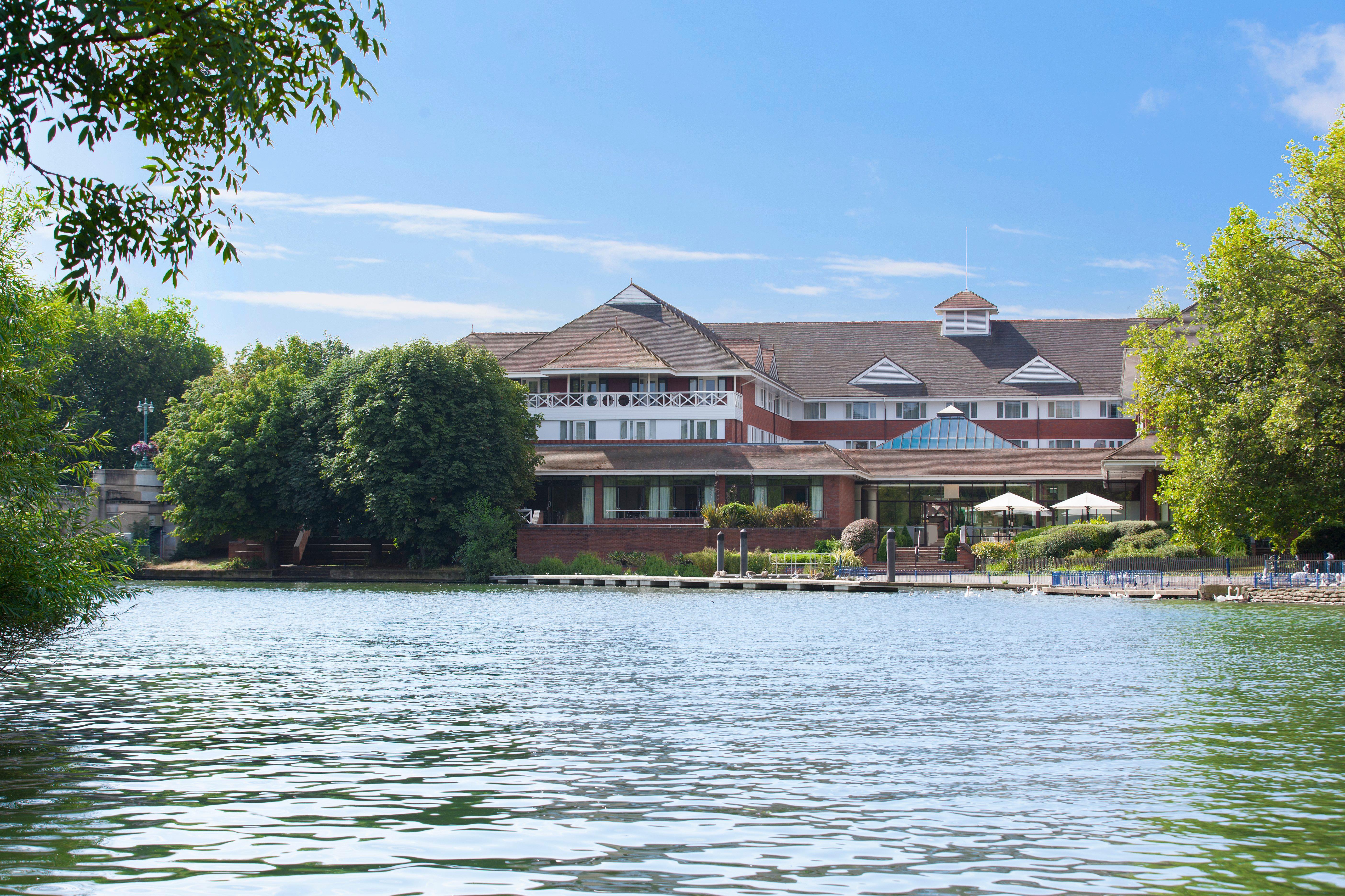 Отель Crowne Plaza Ридинг Экстерьер фото