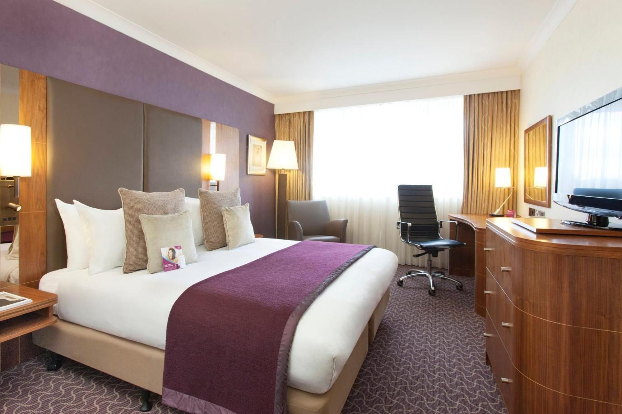 Отель Crowne Plaza Ридинг Экстерьер фото