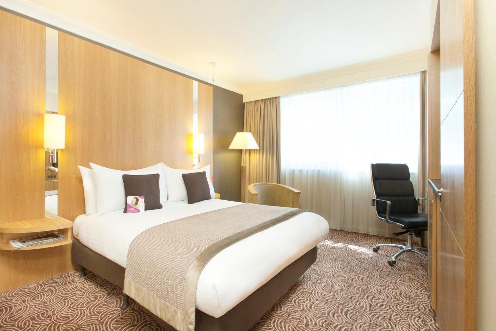 Отель Crowne Plaza Ридинг Экстерьер фото