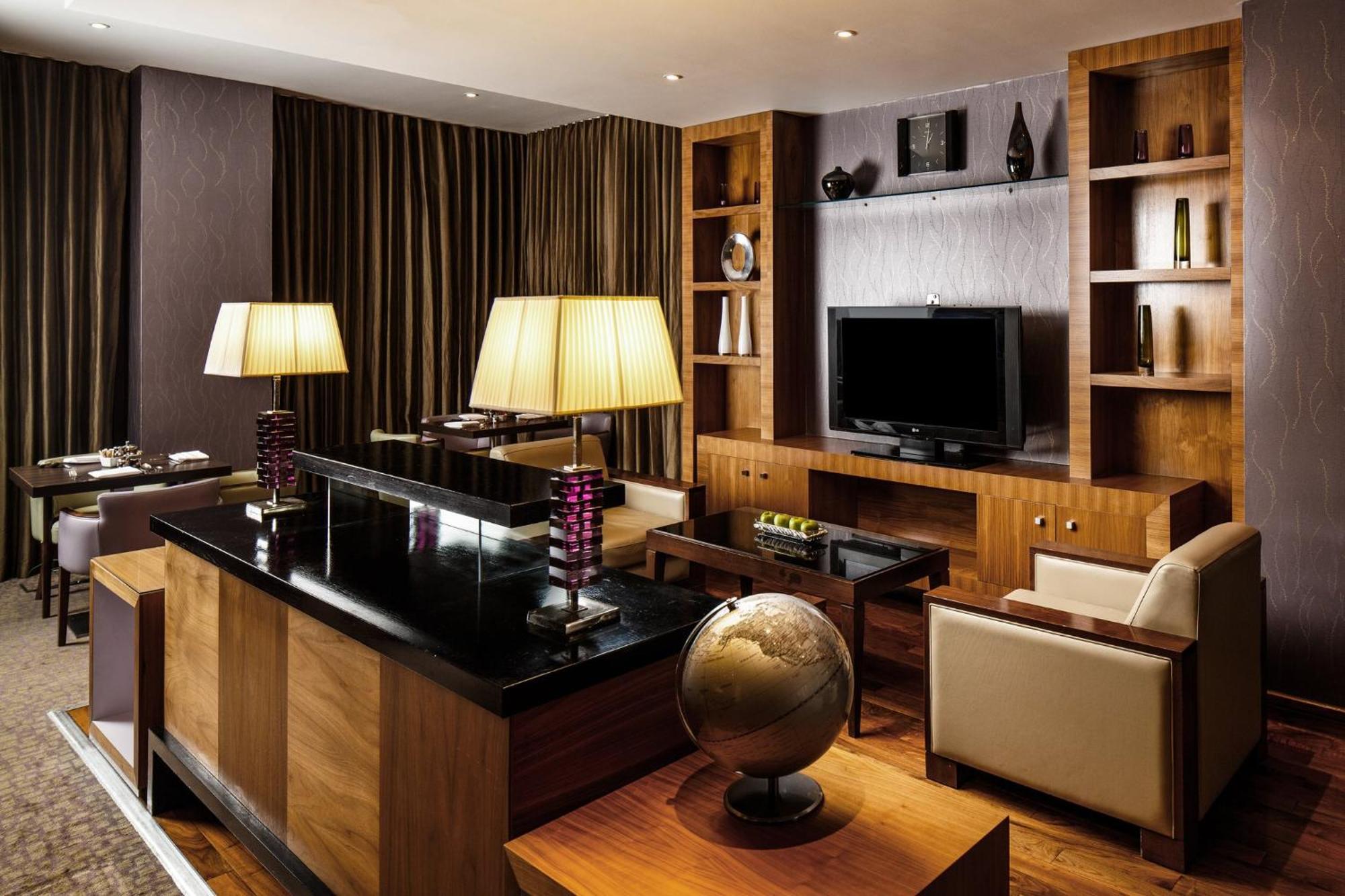 Отель Crowne Plaza Ридинг Экстерьер фото
